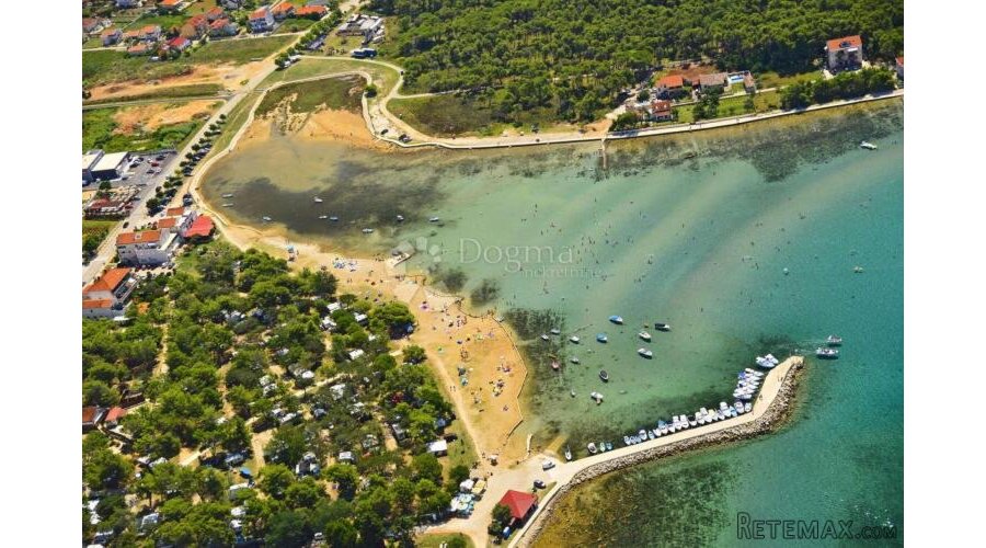 Odlično građevinsko zemljište s pogledom na more – 947 m²