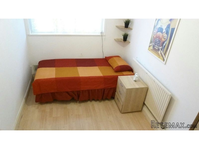 Single Room In Canary Wharf