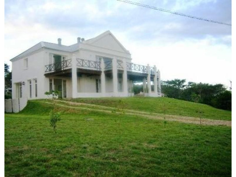 5 Bedroom House - For Rent - Montoya