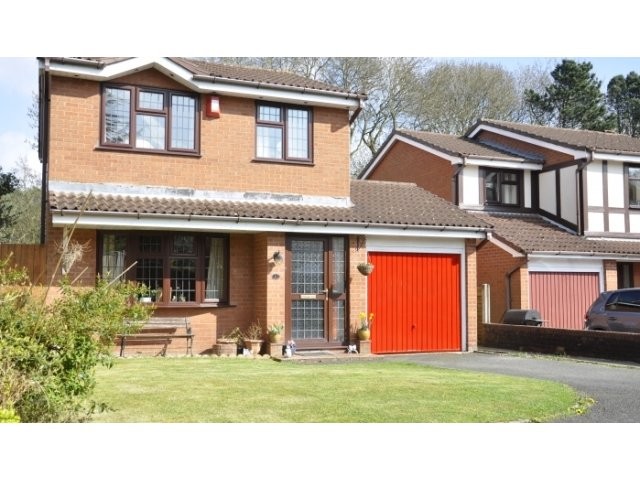 A Lovely Detached, Three Bedroom Family..