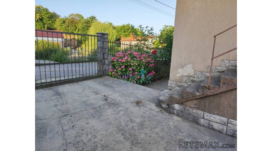 Matulji, Jušići, samostojeća kuća s velikom okućnicom - 2