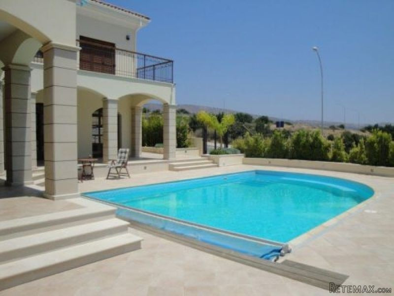 Luxury 7 bed Villa for rent in Green..