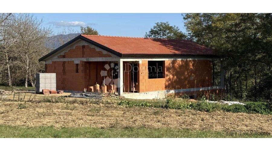 Prilika - kuća u roh-bau fazi u srcu Istre