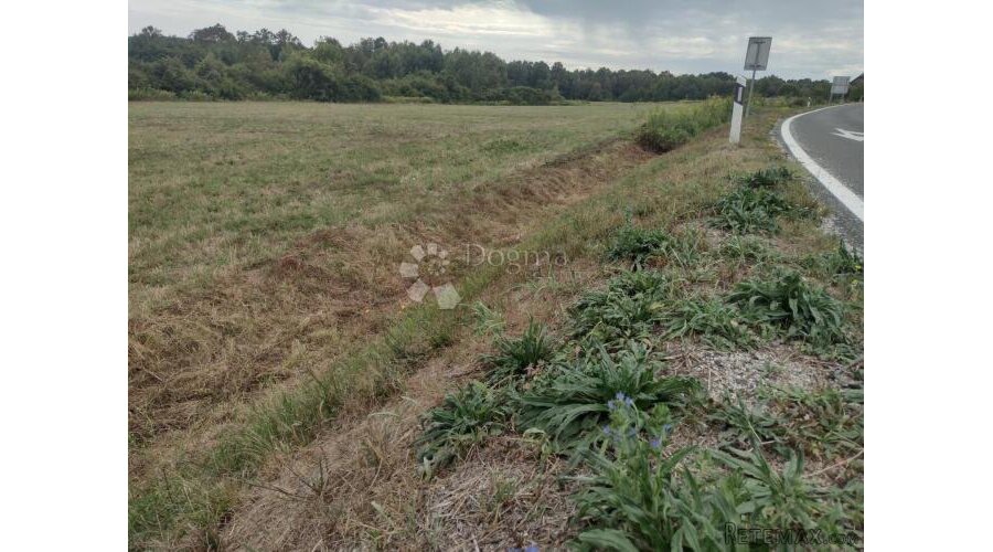 Pogodno za benzinsku pumpu ili trgovački centar