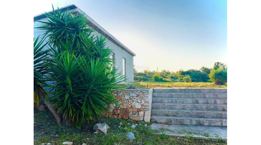 Kuća Šolta sa građevinskim zemljištem 2850m2