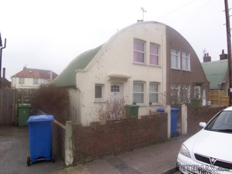 2 bedroom house in QUEENBOROUGH