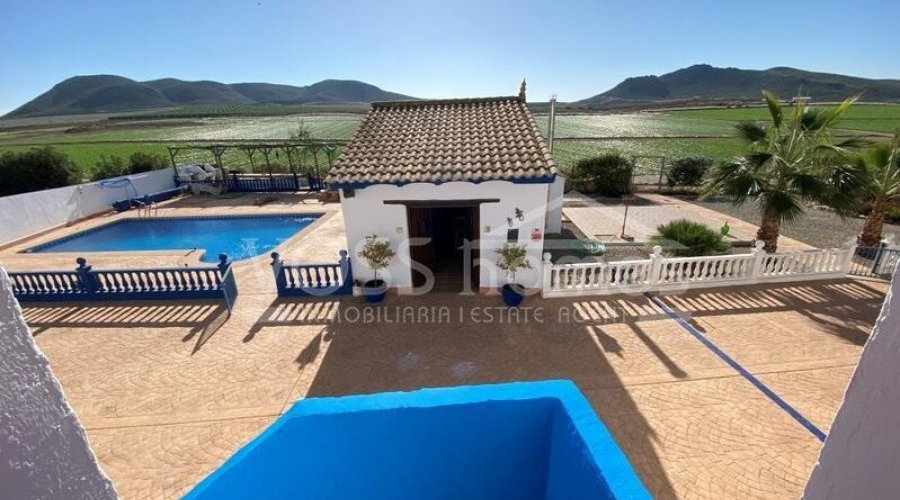 NEW LISTING TO VOSS HOMES - A huge, stunning, approx 490m2.. - 2