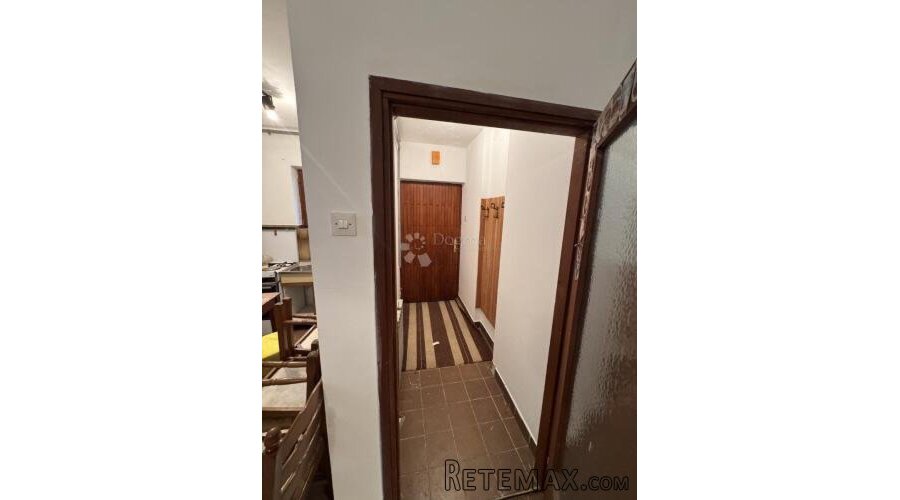STAN U KUĆI ZA KOMPLETNU RENOVACIJU - 2