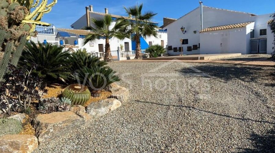 NEW LISTING TO VOSS HOMES - A huge, stunning, approx 490m2.. - 3