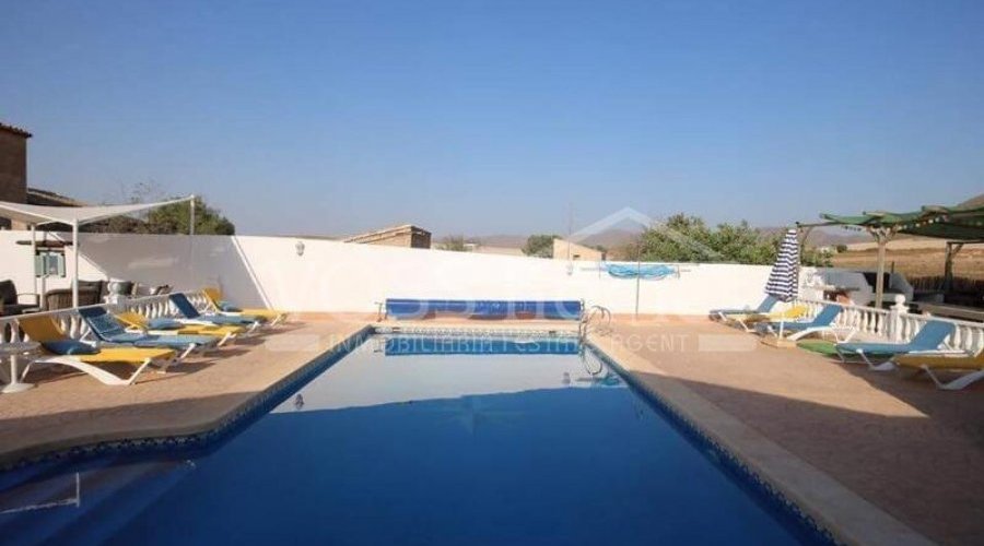 NEW LISTING TO VOSS HOMES - A huge, stunning, approx 490m2.. - 6