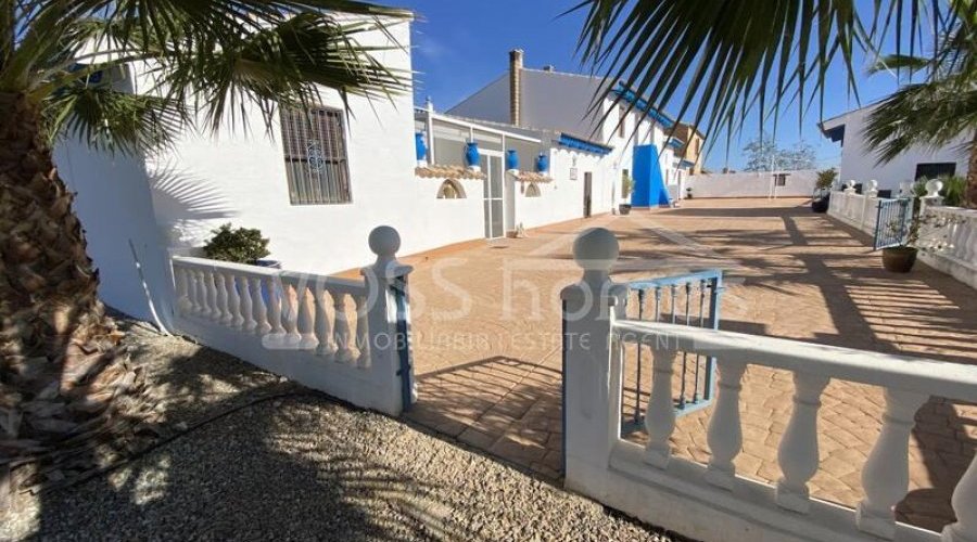 NEW LISTING TO VOSS HOMES - A huge, stunning, approx 490m2.. - 8