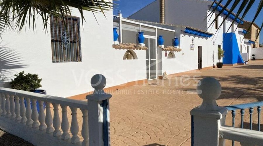 NEW LISTING TO VOSS HOMES - A huge, stunning, approx 490m2.. - 9