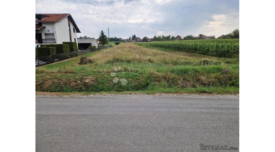 Građevinsko zemljište u mirnoj ulici