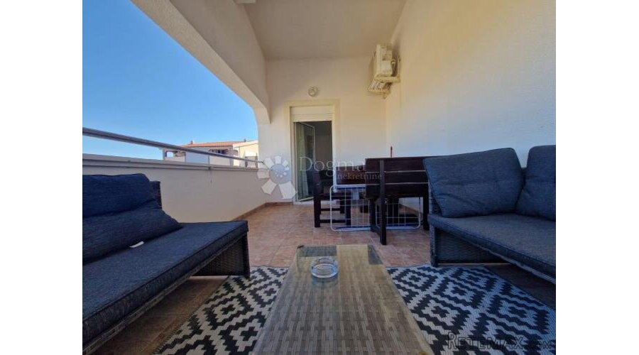 DVA APARTMANA S POGLEDOM NA MORE 100M OD PLAŽE TAX FREE