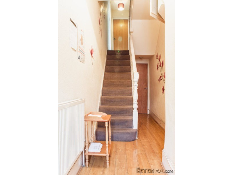 Single with double bed near Tottenham.. - 2