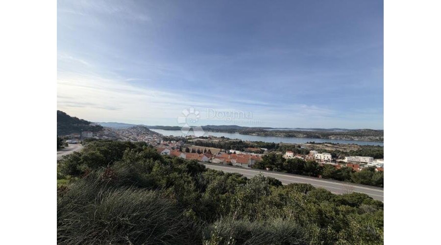 ZA INVESTITORE - ŠIBENIK- GRAĐEVINSKO ZEMLJIŠTE SA POGLEDOM