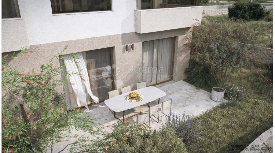 DVOSOBAN STAN S VRTOM U PRIZEMLJU – VODICE