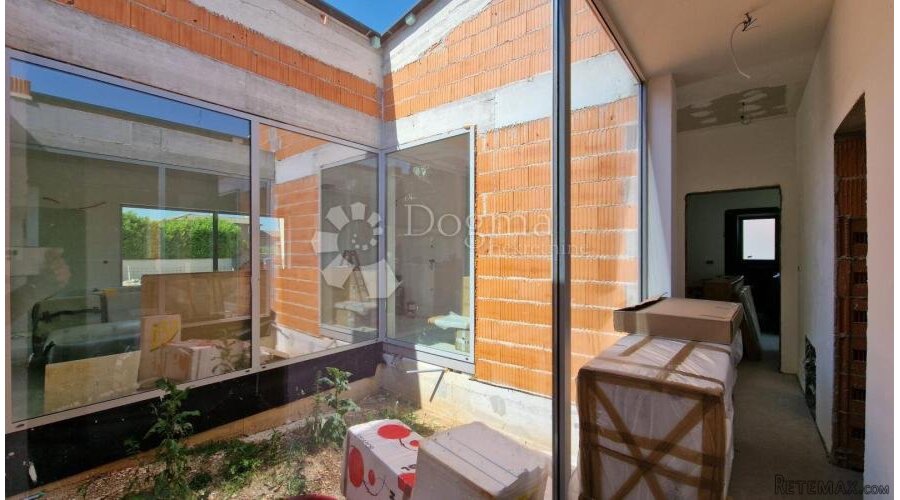 VILA SA BAZENOM - 3