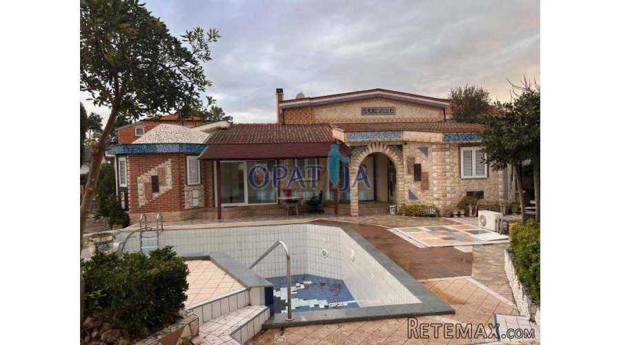 Vir/južna strana, kuća sa bazenom 150m do plaže