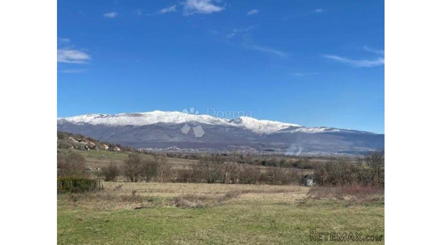 Građevinsko zemljište Sinj, idealno za obiteljsku kuću.
