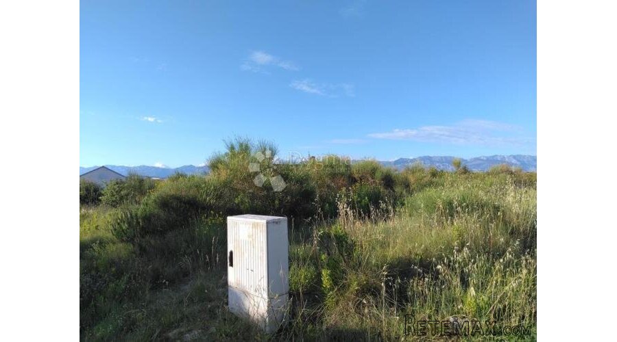 GRAĐEVINSKO ZEMLJIŠTE LJUBAČ: 592 m² - 3
