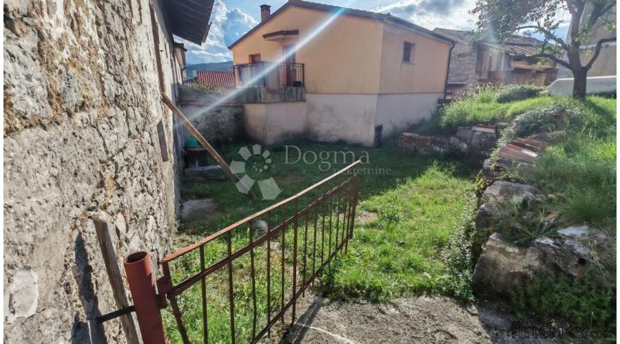 STARINA SA NOVIM KROVOM - 3
