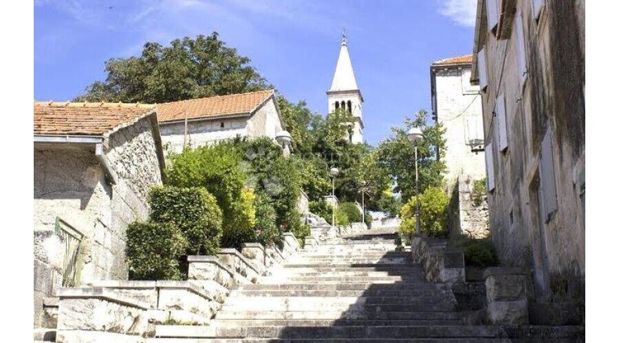 Prostrana građevna parcela, otok Brač