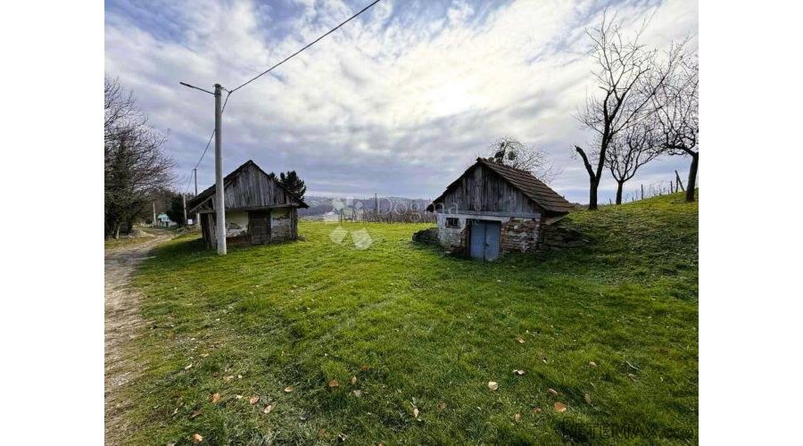 Panoramski pogled, vinograd i prostor za gradnju
