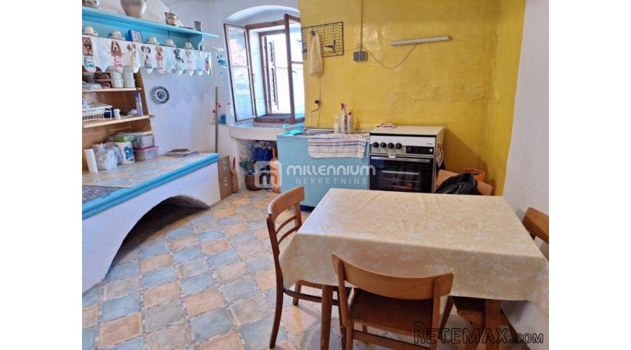 Otok Cres, Cres, 44m2, 2-sobni stan u samom centru grada