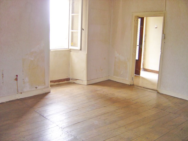 Former Presbytery Used As 4 Bedroomed.. - 2