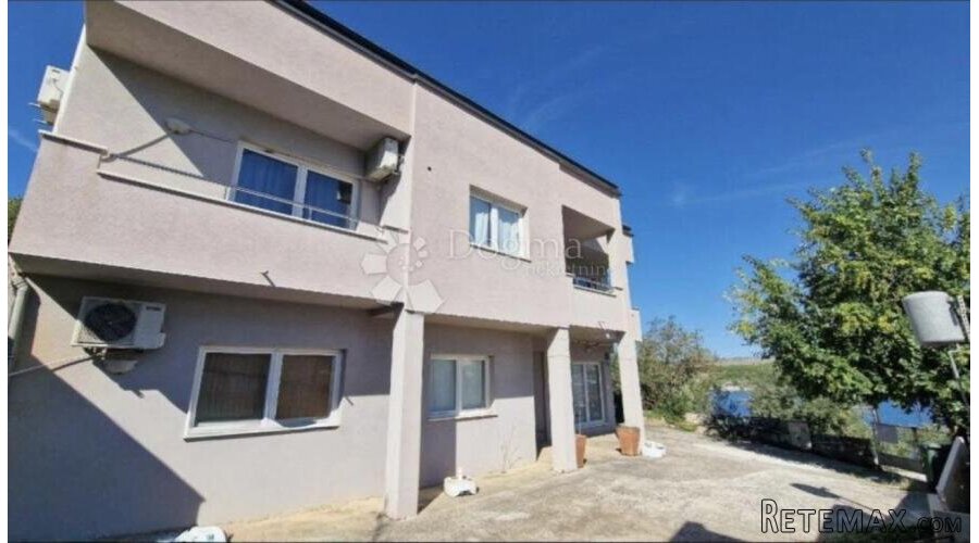 ŠPARADIĆI, Kuća s 5 apartmana 50 m od mora! - 2