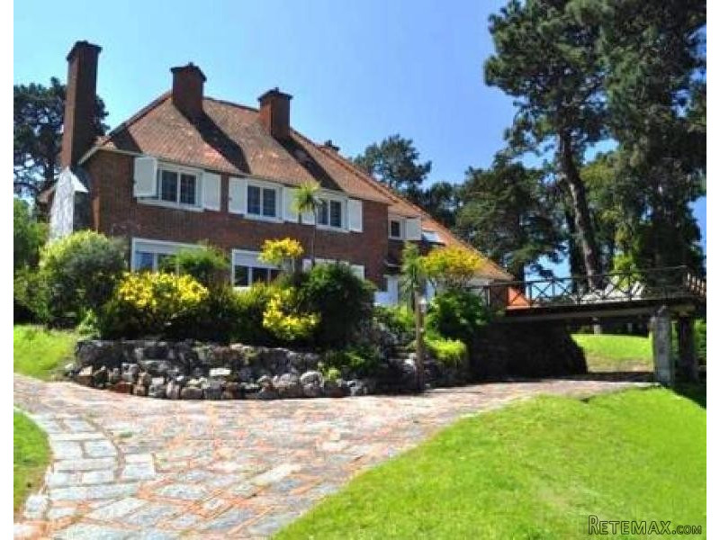 9 Bedroom House - For Rent - Mansa