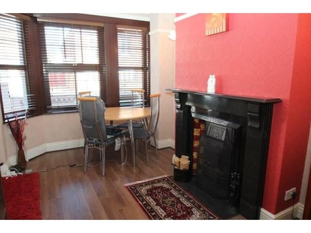 2 bedroom Property For Rent: Gordon.. - 2