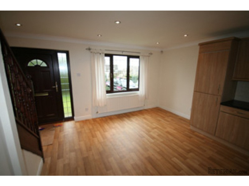 Heatherside, Baildon Bd17 5lg - 2