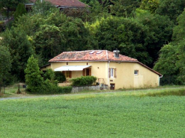 Renovated Charentaise house close to..