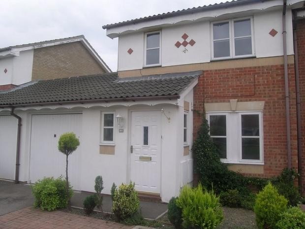 Unfurnished 3 bedroom End of Terrace..