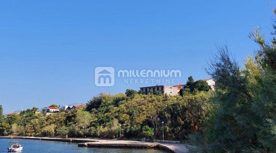 Zadar, Rtina, kuća 1. red do mora