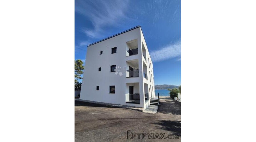Seline/Starigrad - dvosoban stan 5 m od mora S6 zgrada A - 3