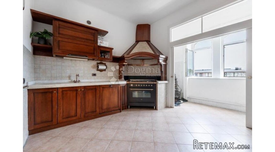PENTHOUSE U VILI U CENTRU OPATIJE - 2