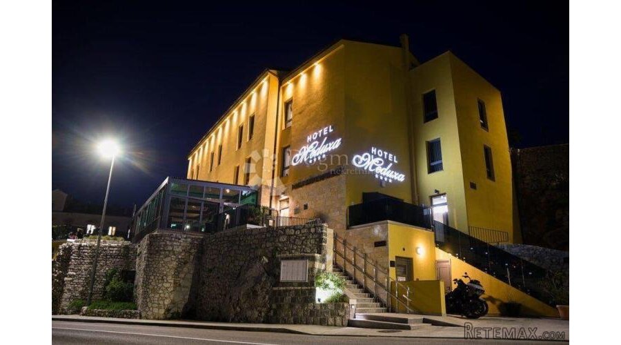 PRODAJE SE HOTEL U SENJU 4*