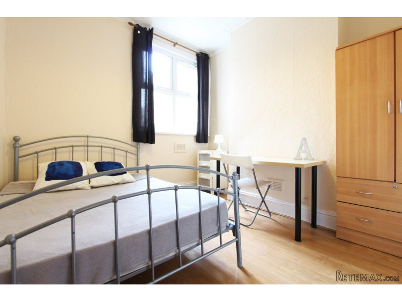 Single with double bed near Tottenham..