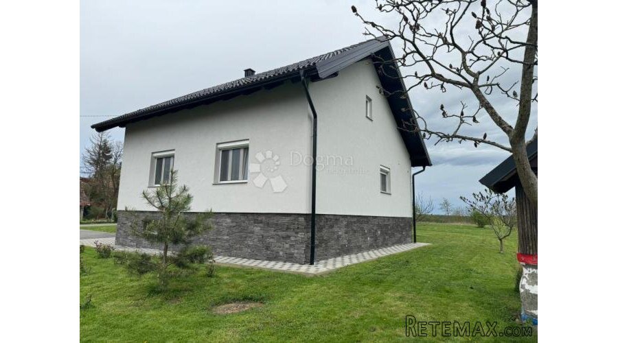 Dvije samostojeće kuće na velikoj okućnici