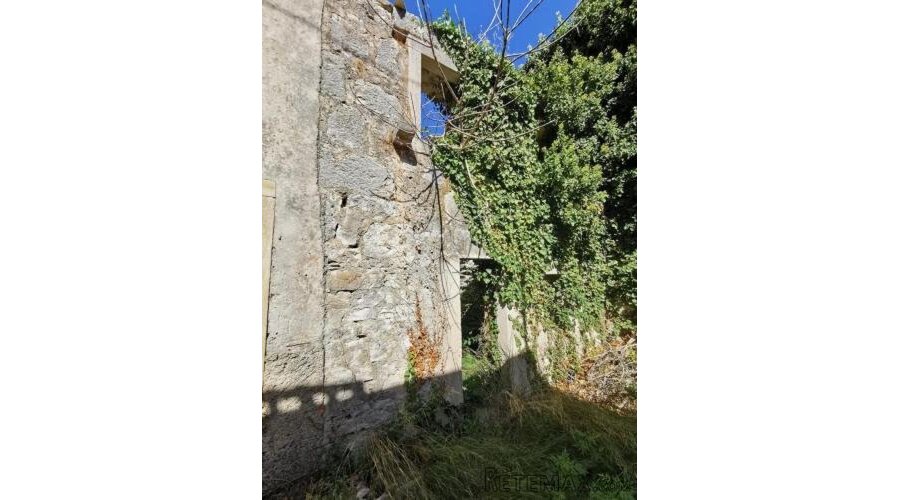 KAMENA autentična KUĆA ZA RENOVACIJU, BLATO CENTAR, otok Kor