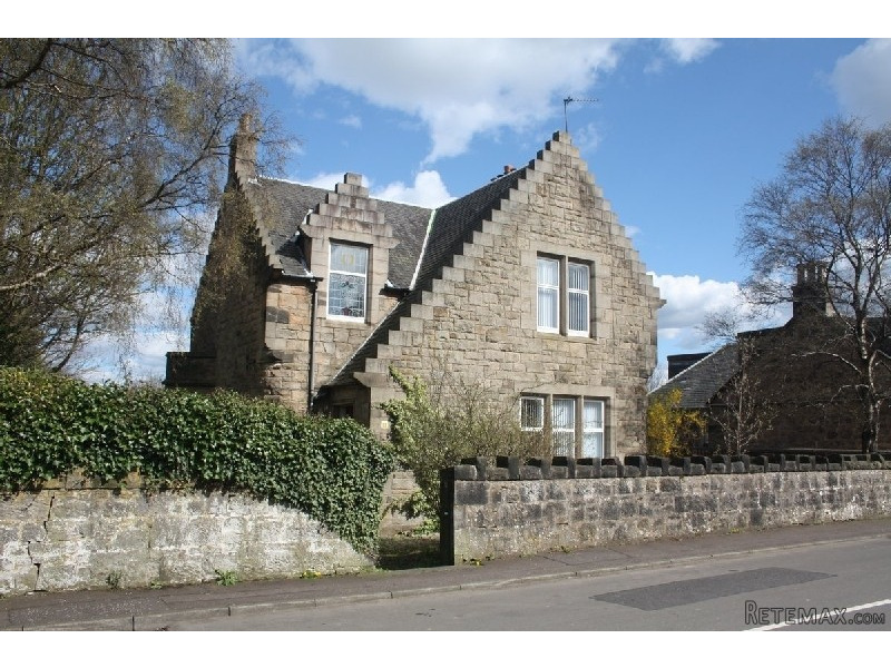 4 Bedrooms - Detached - For Rent