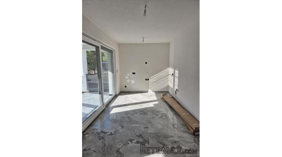 Seline/Starigrad - dvosoban stan 20 m od mora S2 - 2