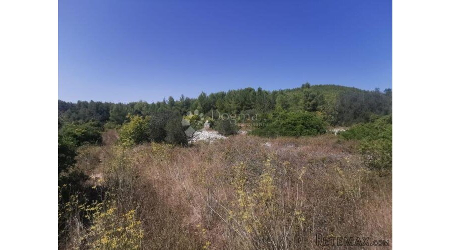 KAMENA KUĆICA NA POLJOPRIVREDNOM ZEMLJIŠTU , ATRAKTIVNO NA M