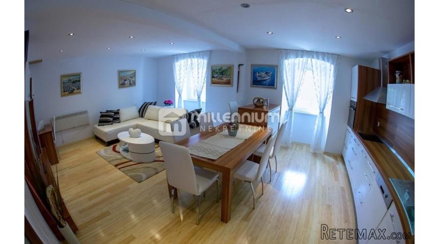 Karlobag, uređena kuća od 265m2, 2. red od mora - 2