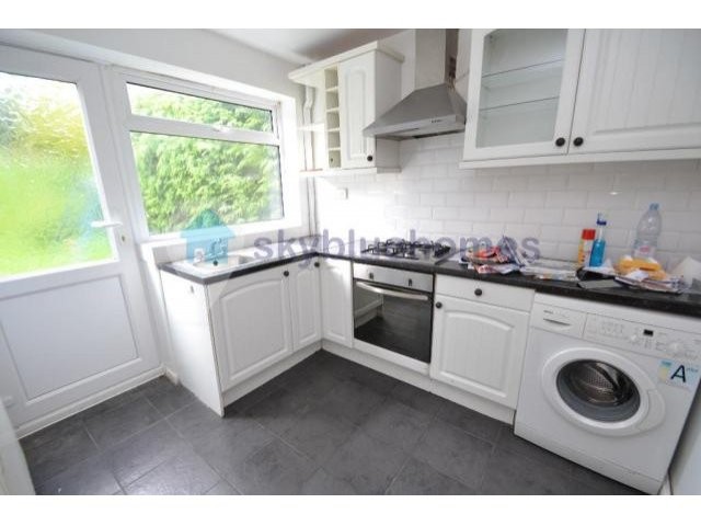 House - NEWLY REFURBISHED 3 bedroom..