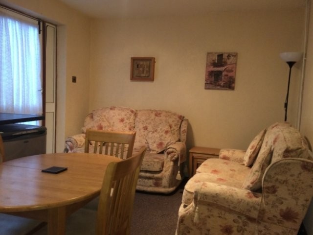 ROOM TO LET IN HOLLINSWOOD - ALL BILLS.. - 2