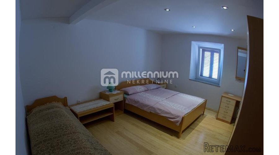Karlobag, uređena kuća od 265m2, 2. red od mora - 10